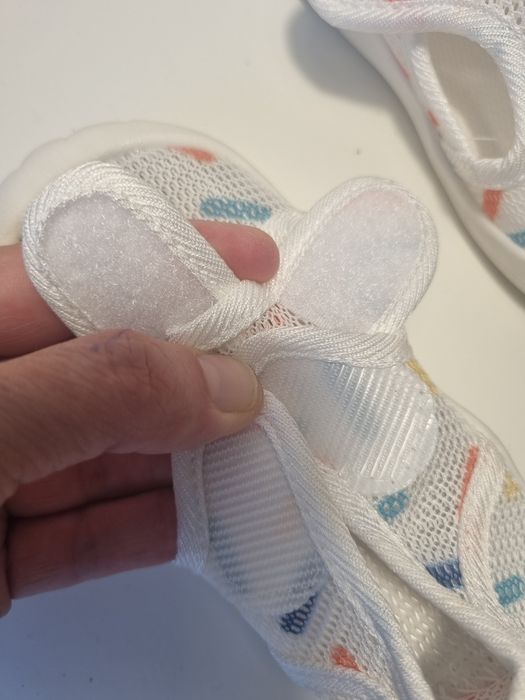 Sandálias respeitadoras