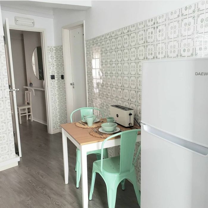 T1 para arrendar ao ano. Perto do mercado Faro