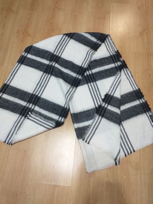 Szał Zara duży chusta w kratę biało czarny