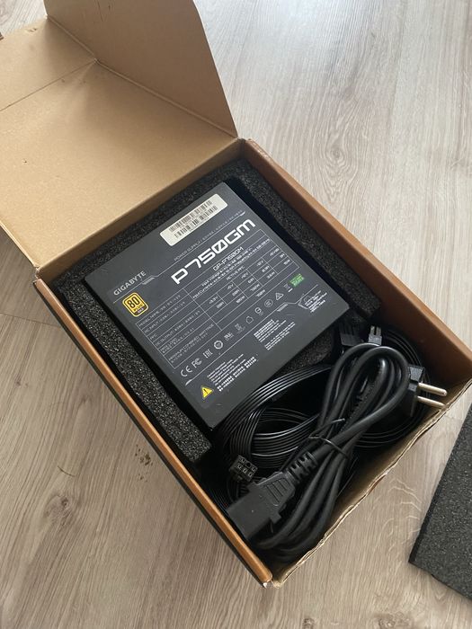 Zasilacz Gigabyte 750W