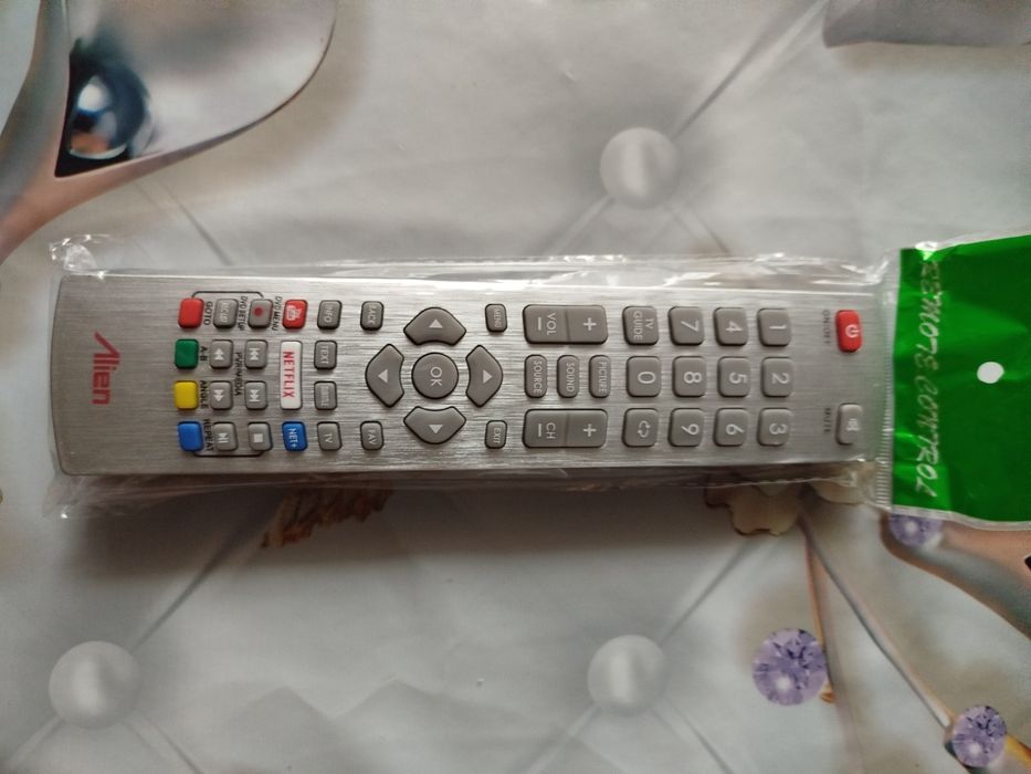 Uniwersalny pilot do telewizorów Sharp Aquos