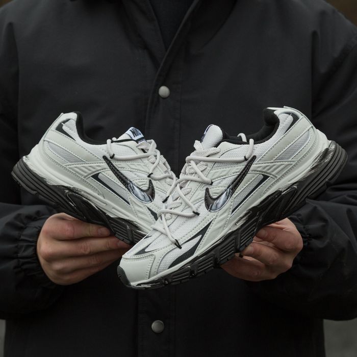 36-45 Nike Initiator Custom White Black