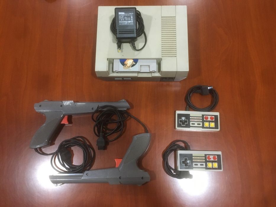 Nintendo + Controllers + Guns / Sega Mega Drive + Controllers + Games64170843370243124