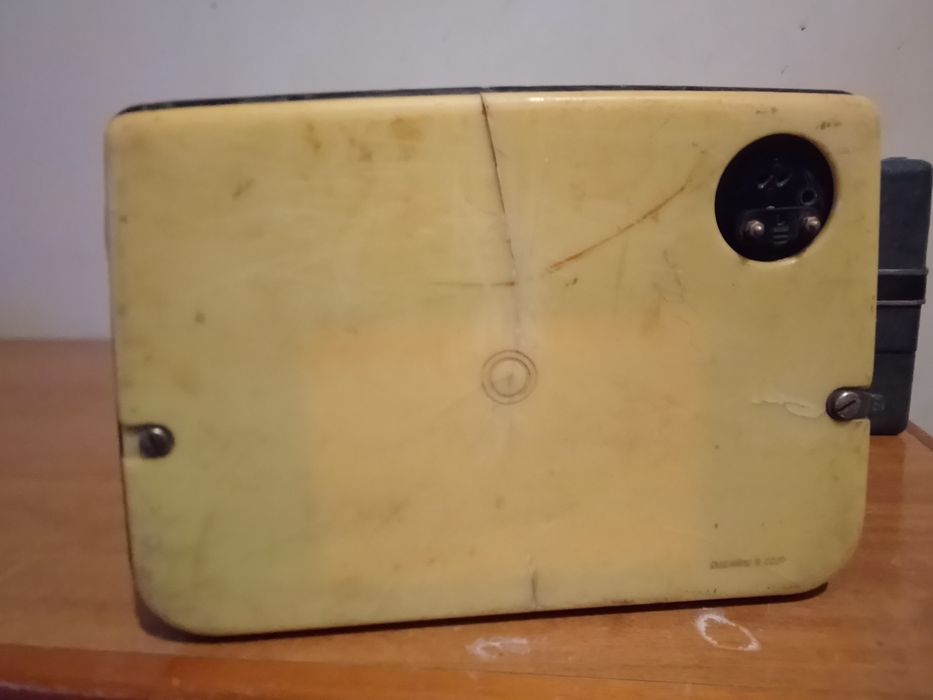 Радио проигрыватель пятидесятых шестидесятых годов рабочий