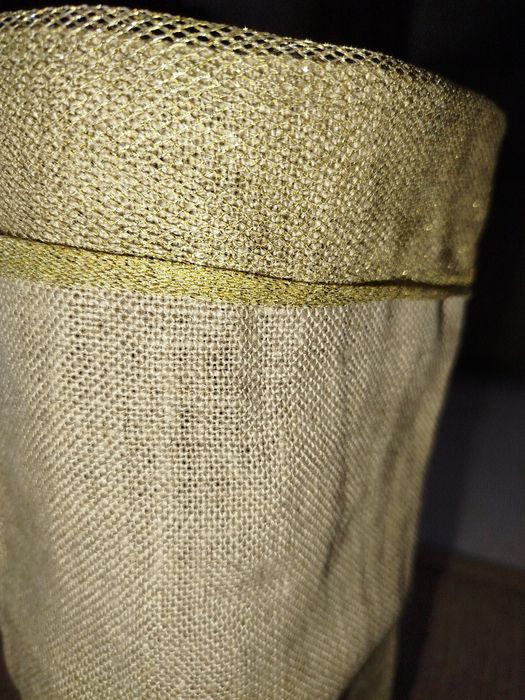 Saco decorativo para garrafa em tecido e bordado a mão