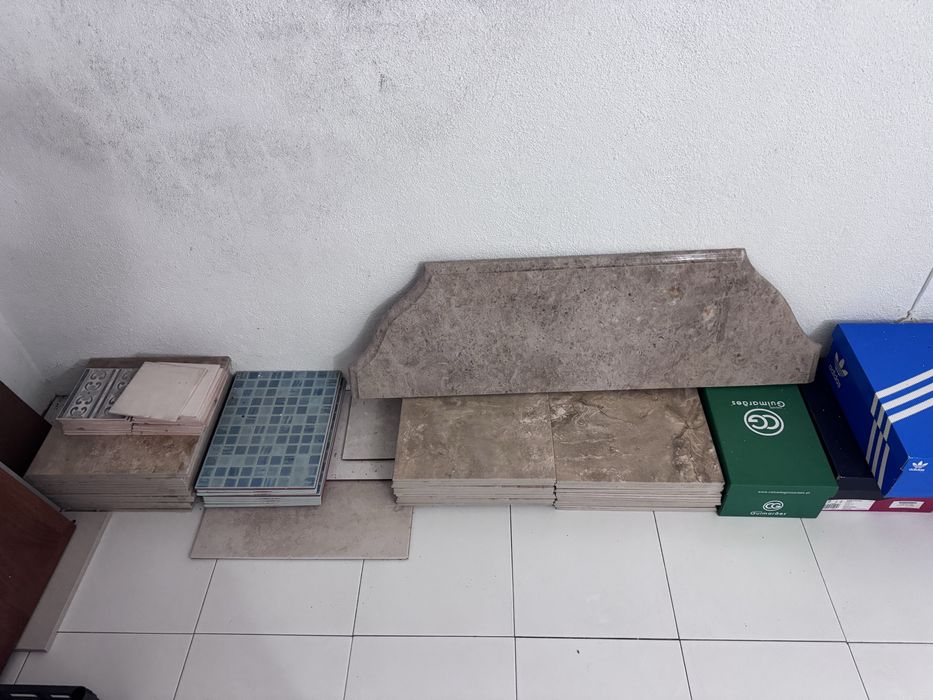 Tampo em Marmore/Azulejos