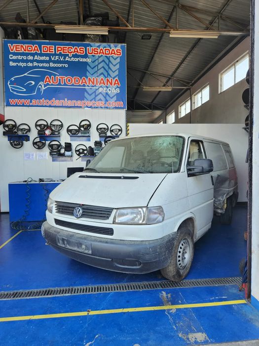 Volkswagen Transporter T4 1.9 TD do ano 2000 ás peças.