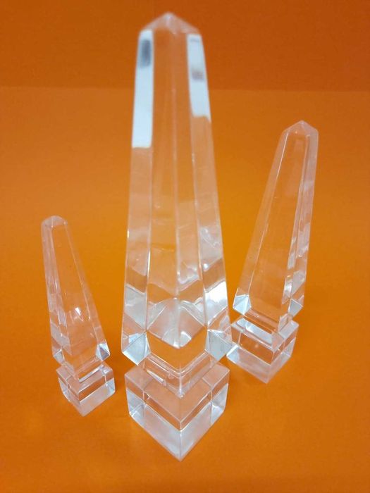 Set de obeliscos Astrolite Herb Ritts em lucite anos 70
