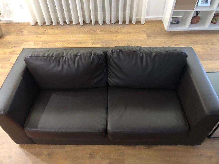 Sofás em pele sintética castanhos