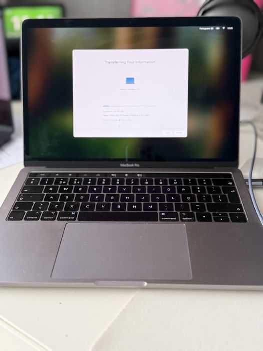MacBook Pro 13” - 16GB / 512GB c\ bateria nova