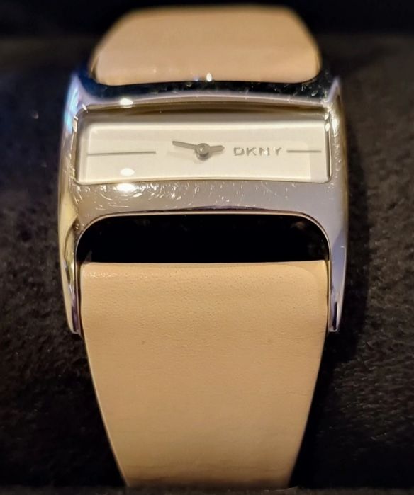 Relógio DKNY bracelete salmão