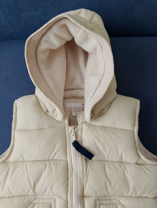 H&M. Markowy bezrękawnik dziecięcy.