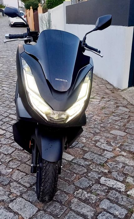 Honda PCX 125 de 2023 com apenas 2800km