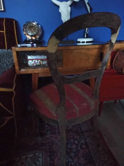 Krzesło stare, sprężyny Ludwik, rzeźbione