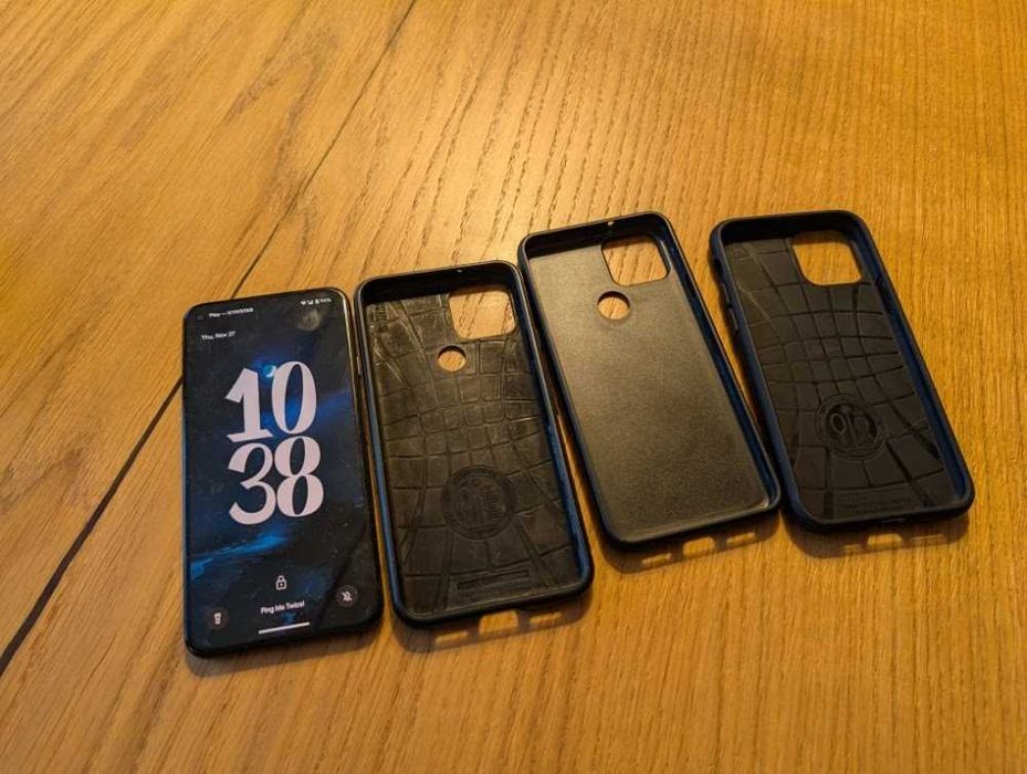 Google Pixel 5: 8/128GB (Android 14) + 3x Etui (Spigen, MagSafe)