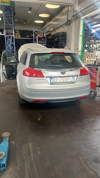 Є запчастини на Opel Insignia 2.0 cdti 2008–2013 рік