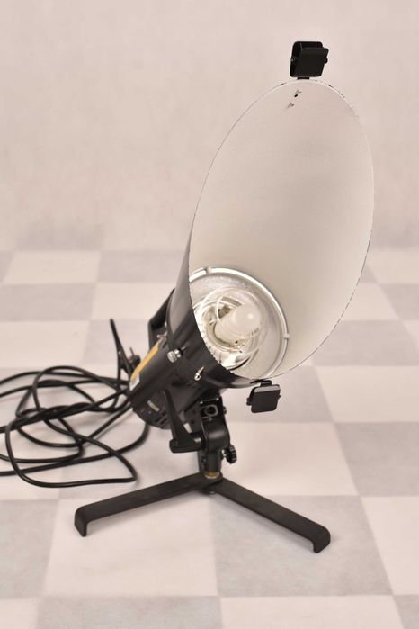 Zestaw Lampa Quantuum Move X 200 + statyw studyjny + Quadralite czasza