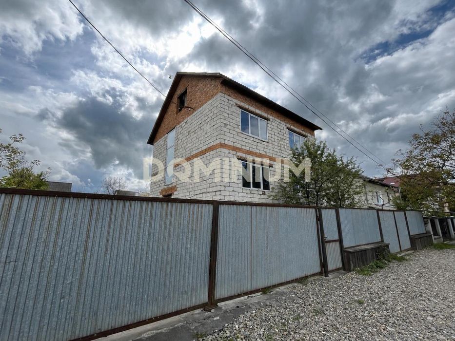 Продається будинок в м.Тячів