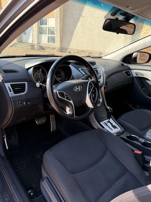 Hyundai Elantra 2012