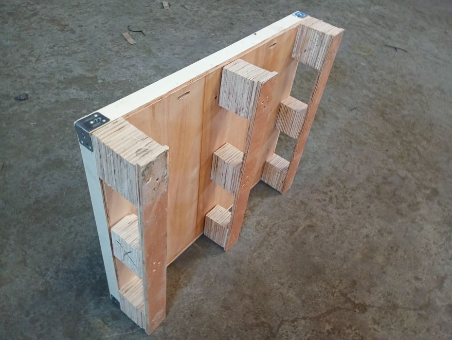 Palety małe z sklejki.