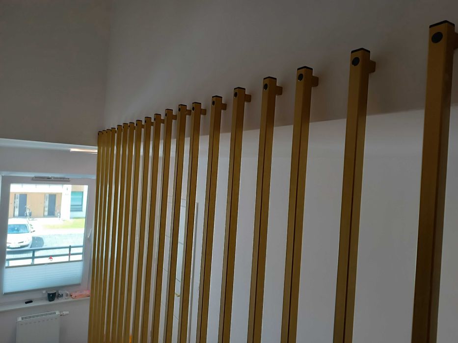 Balustrada pionowa typu lamele, harfa, złota, czarna, stalowe profile