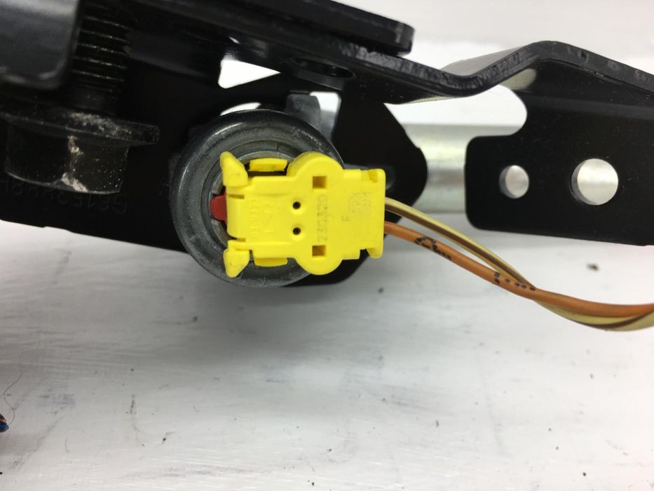 Ремінь безпеки передній правий VOLVO XC60 2008-2013 39813837