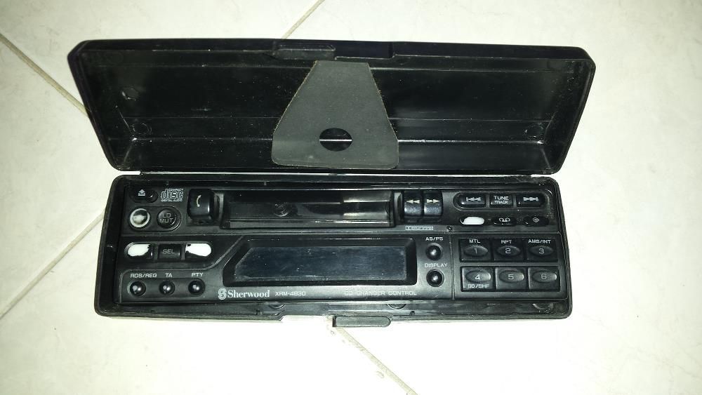 Rádio Sherwood com possivel ligaçao de subwoofer.