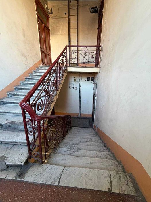 Продам комнату в коммуне в центре