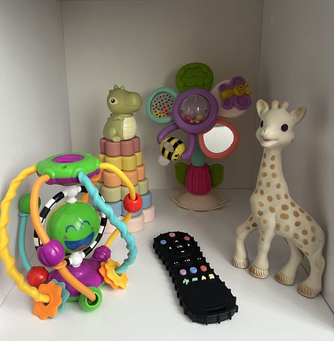 Іграшки для діток 0+