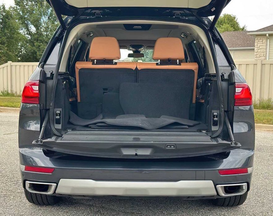 BMW X7      2021