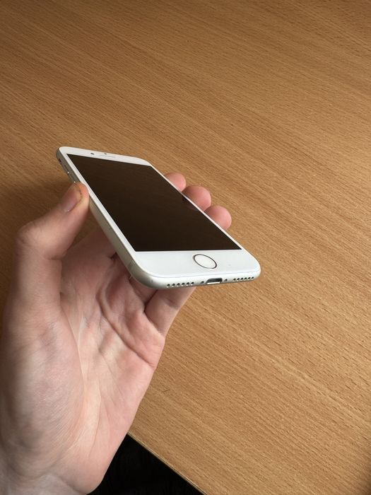 Apple Iphone 7 32 GB White у справному стані