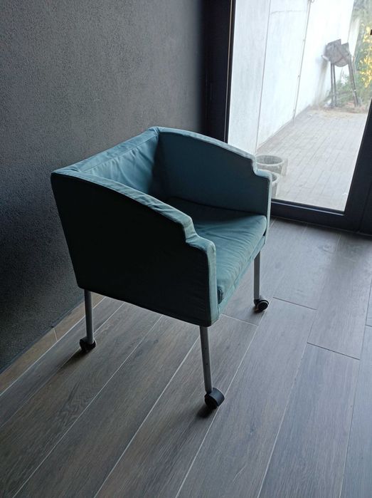 Mesa e cadeira de escritório - Design LOLA CASTELLÓ