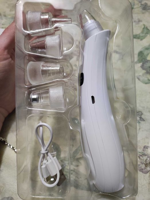 Новий вакуумний очищувач пор з 5 насадками і кабелем для зарядки