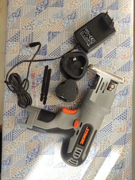 Лобзик акумуляторний