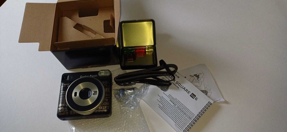 Instax SQ6 Taylor Swift na sua embalagem de origem