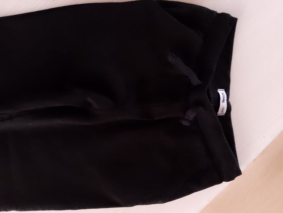 Spodnie dresowe r. 128