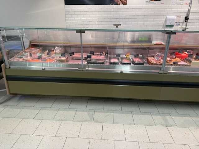 LADA CHŁODNICZA  z agregatem wewnętrznym  z  szybą prostą 435cm