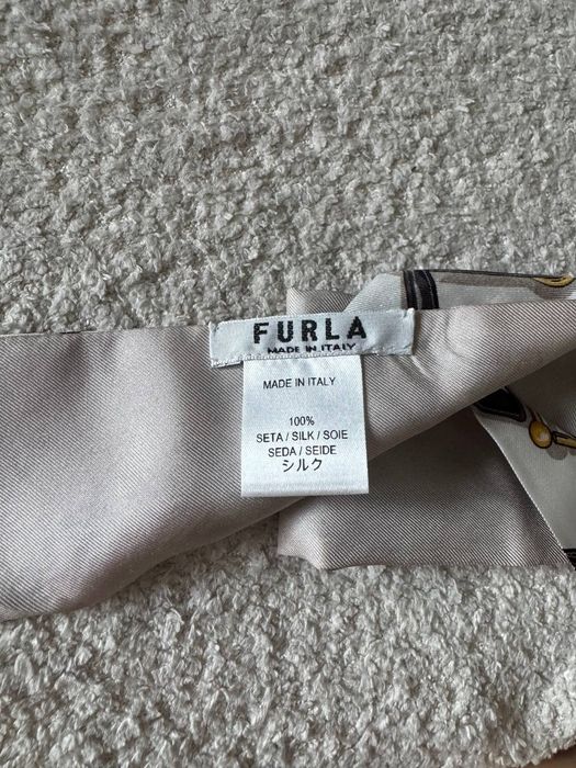 Piękna jedwabna opaska Furla na torebkę