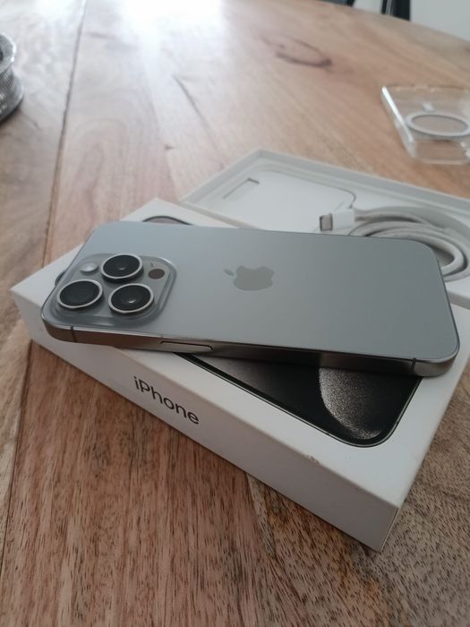Iphone 15 pro excelente estado