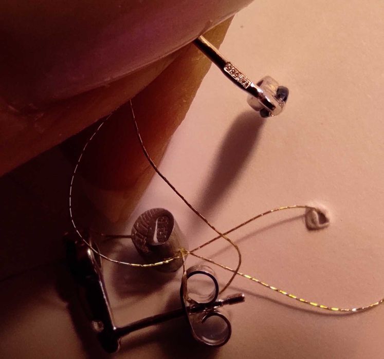 Сережки з білого золота 585°  з діамантами та сапфірами