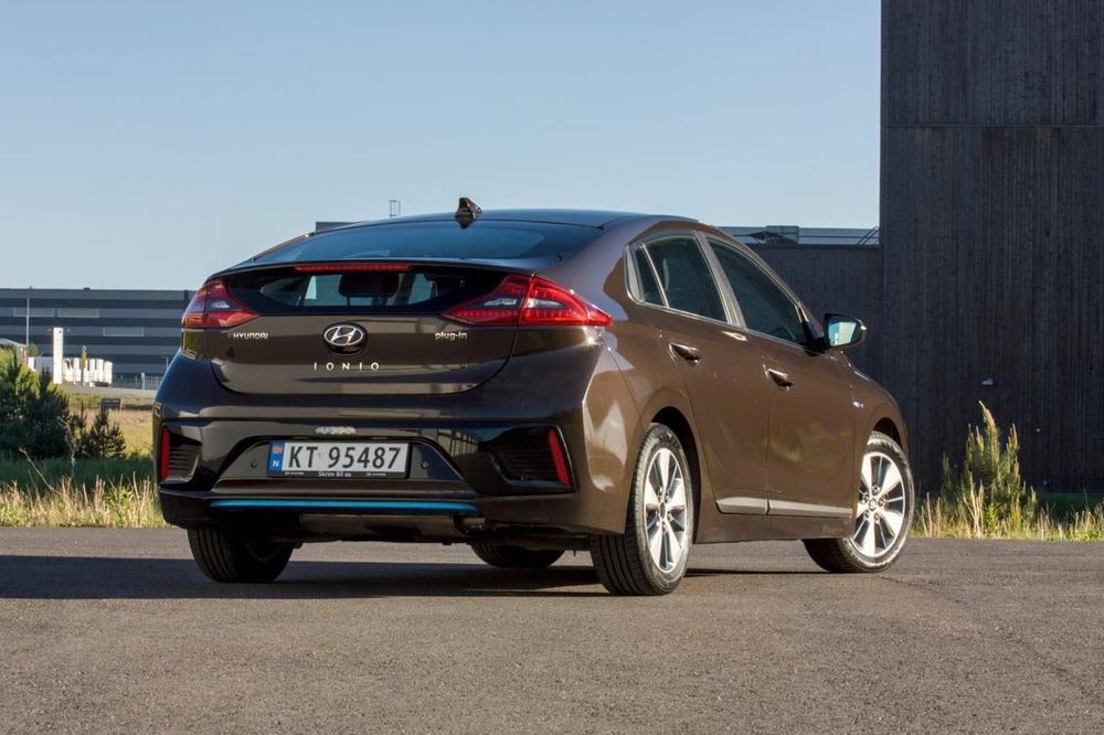 Гібридний Hyundai Ioniq 2017 року з Європи