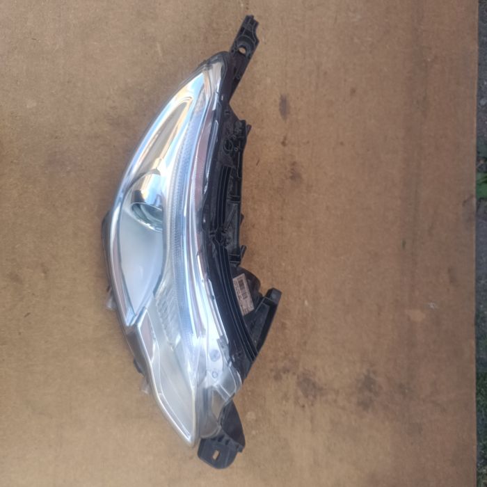 Peugeot 2008 lampa prawa