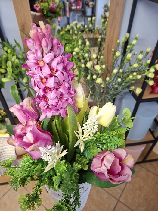 Wiosenne stroiki kwiaciarnia