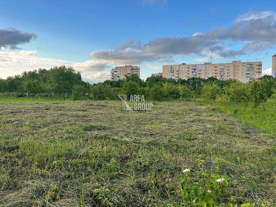Продам ділянку зі світлом під будівництво