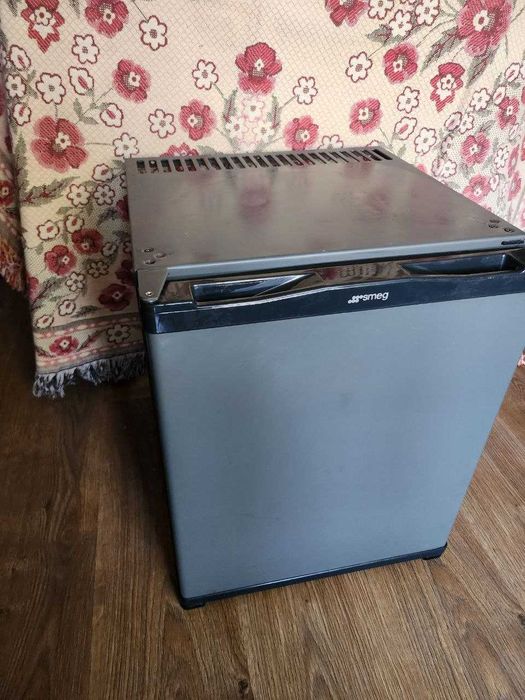 Міні бар, холодильник SMEG Sp A 42016, минибар