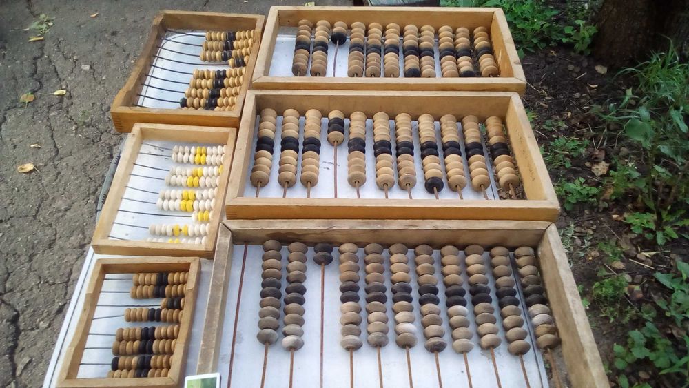 Продам разные деревянные настольные счёты СССР. Всего - 6 штук