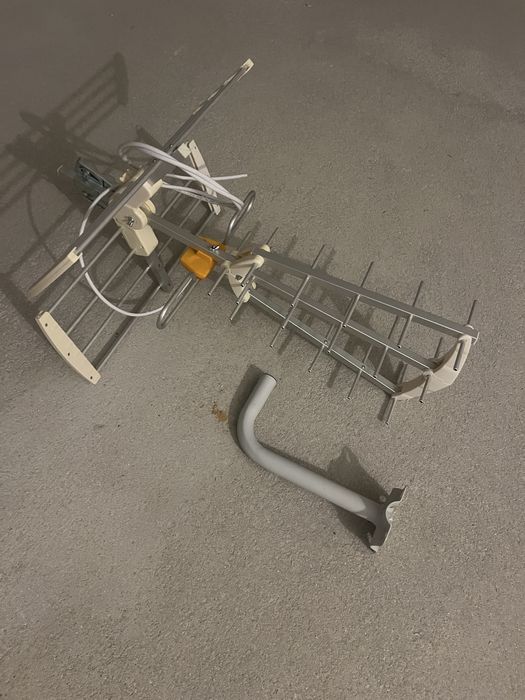 Antena TDT com suporte parede (material novo)