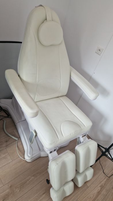 Fotel kosmetyczny elektryczny.