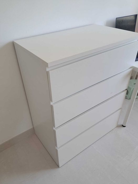 Cómoda IKEA MALM branca 4 gavetas – bom estado