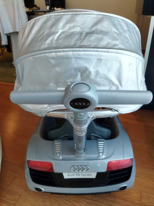VENDE - Audi R8 criança com tapa-sol